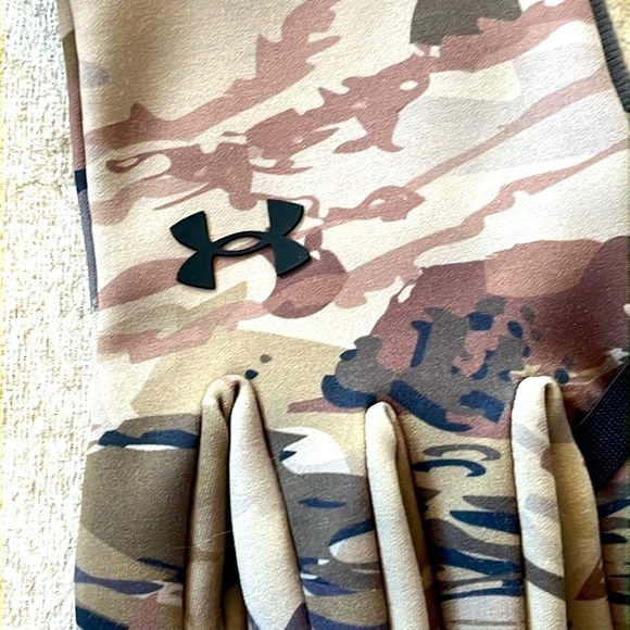 Brand New Under Armour Men’s Early Season Liner Camo Hunting Touchscreen Gloves - Picture 4 of 15